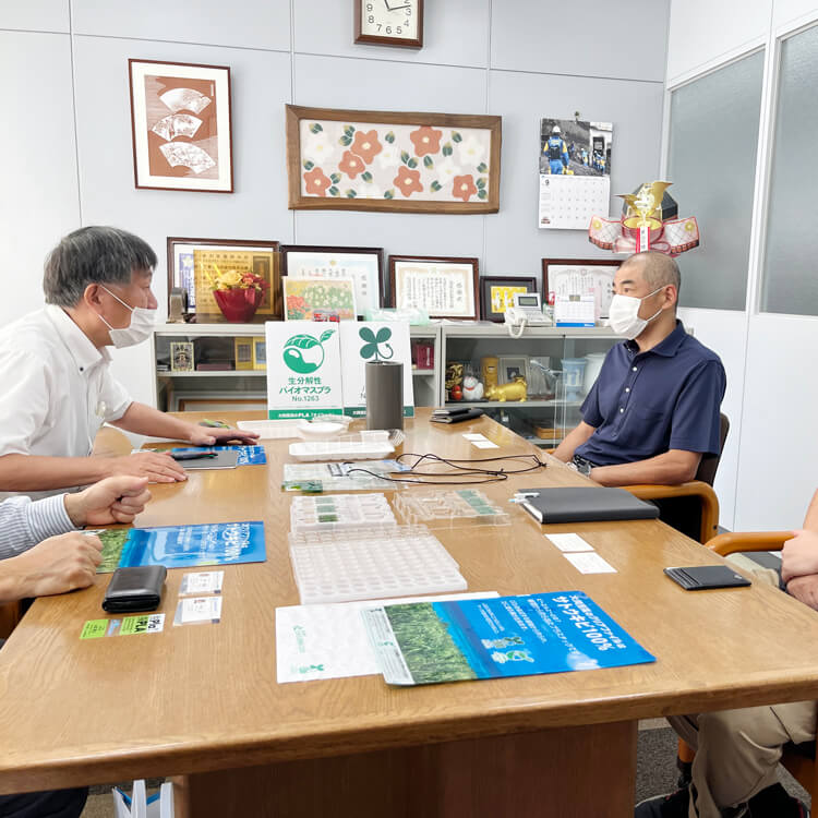 化学工業日報取材風景-写真