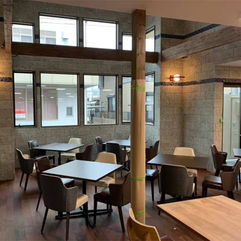 テーブルと椅子