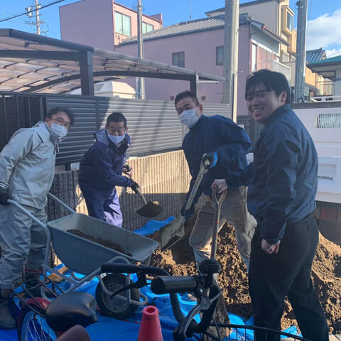 雪に覆われた畑