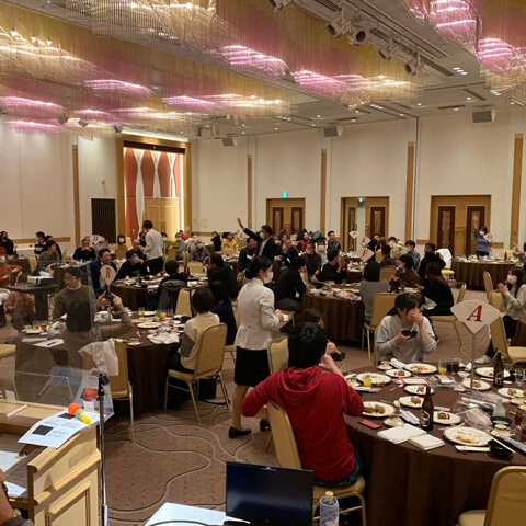 ビニールハウス内は土色