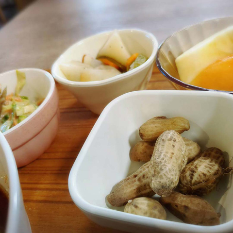 食堂でふるまい