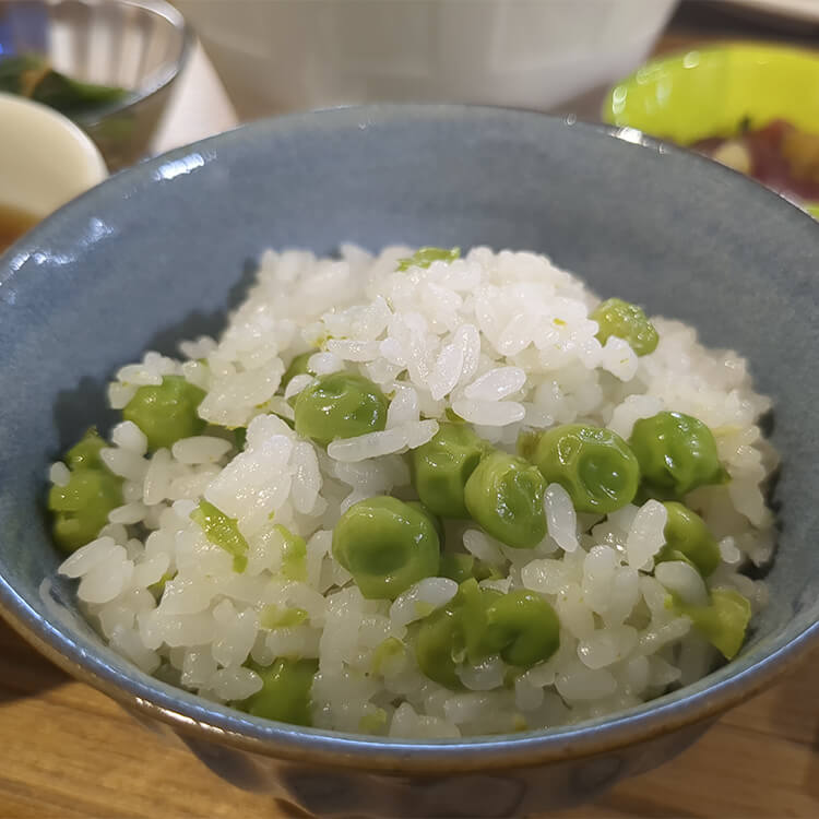 採れたばかりのグリーンピースご飯