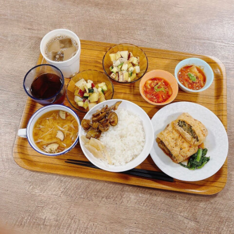 キャ具だくさん肉吸いベツメンチ