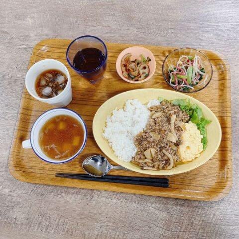 きのこ麻婆オムライス