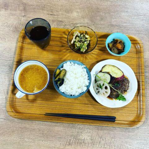 ハンバーグ秋野菜添え