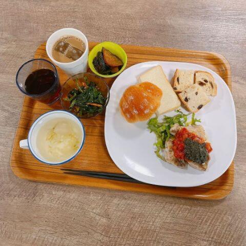 イタリアンチキン（特製農園産バジルソース）