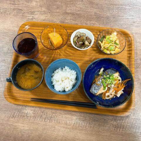 温玉のせヤンニョム鶏そぼろ丼	
