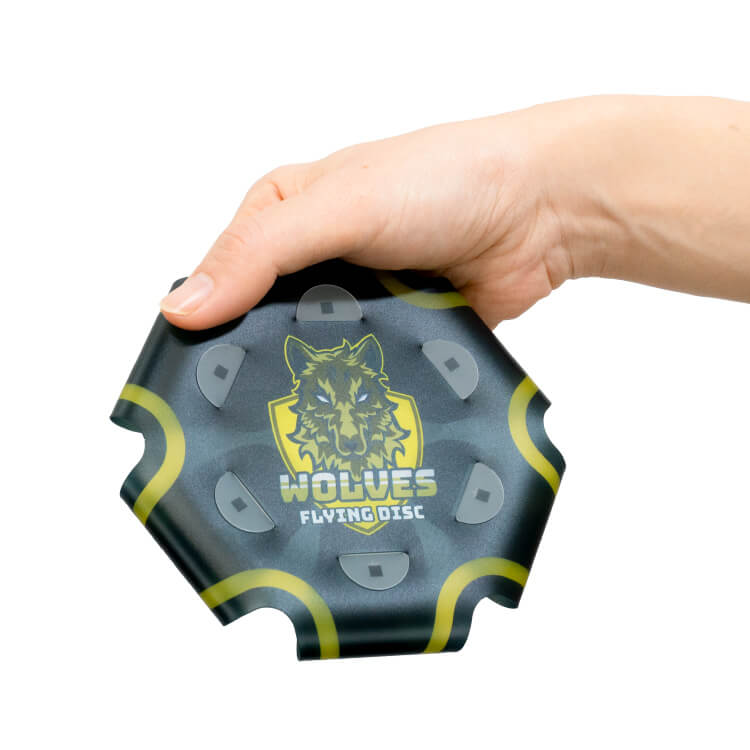 組み立てフライングディスク-投げるイメージ-写真