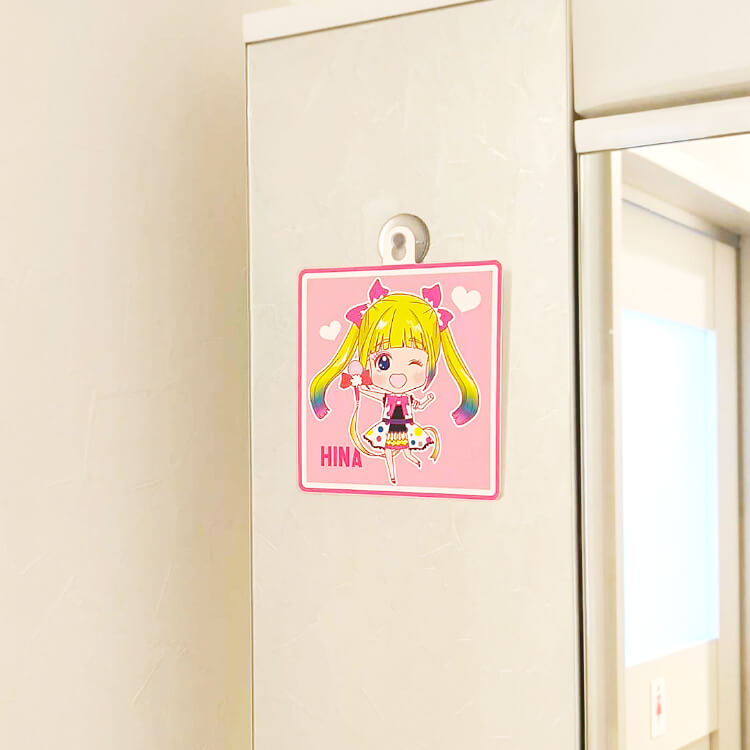 吸盤ステッカー(四角)(286-02)のアイドル・アニメ・ライブデザイン例-化粧台に貼る-写真
