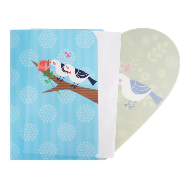 ハートファイル(A4)-ファイルに紙をはさんだ様子-写真