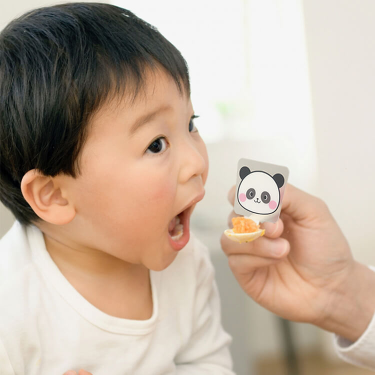 もぐもぐ離乳食セット-お子様に食べさせるところ-写真