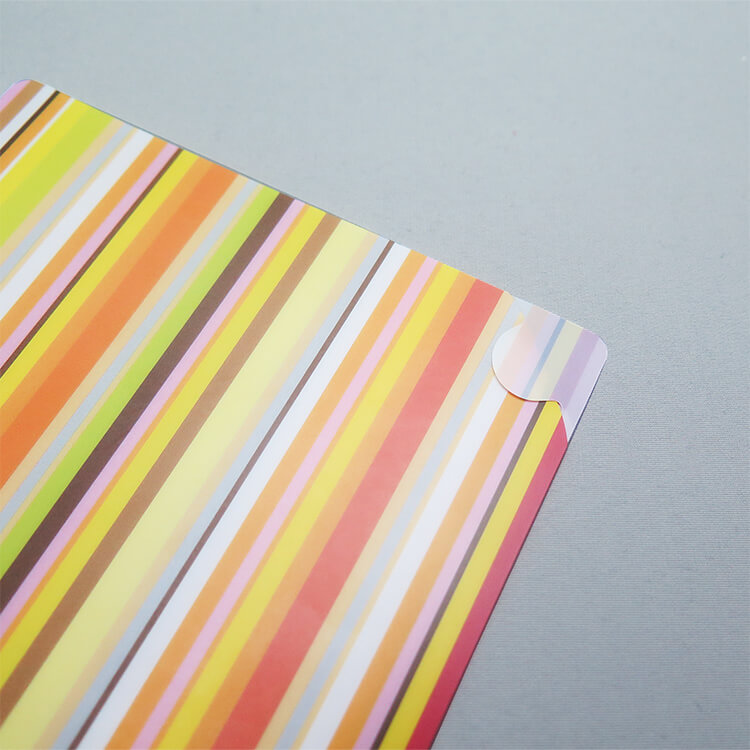 フックで落下を防ぎます。