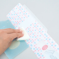 水に強い素材なので、湿ったごみでも安心!