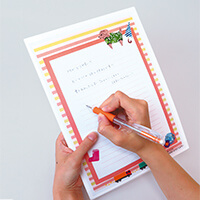 背面が厚めの素材でできているので、クリップボードとしてメモをとることができます。