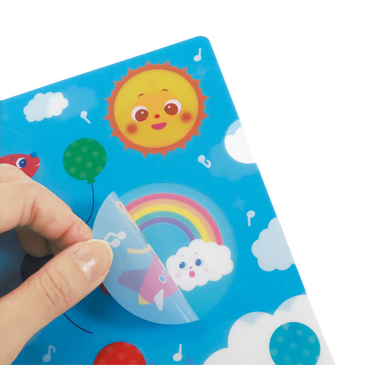 シール素材を使用したクリアファイルです。