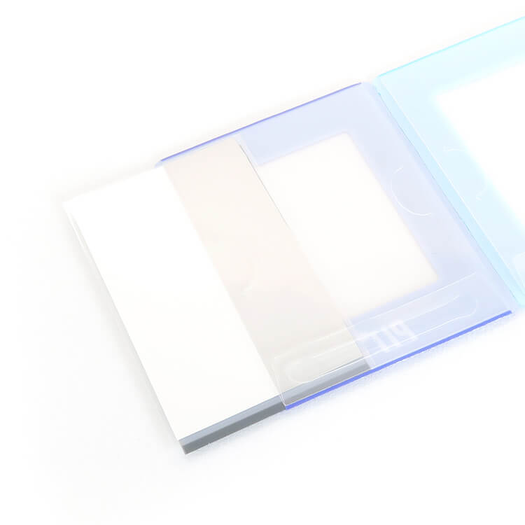 スリーブに入ったチェキも入ります-写真