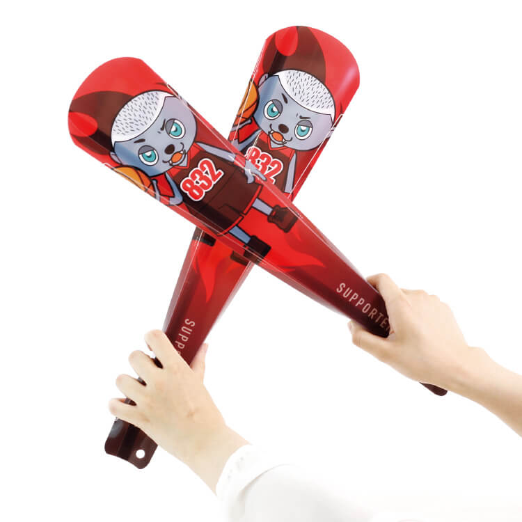 応援スティック-2本を持って手で叩く-写真