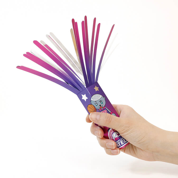 握って振るだけなので小さいお子様からシニア世代まで使えます。-写真