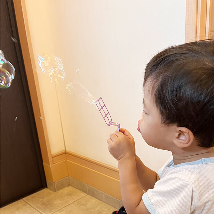 小さなシャボン玉も作れます。