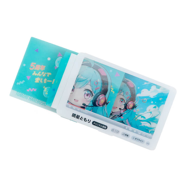 付属のチェキサイズカードを入れることで着せ替えができます。-写真