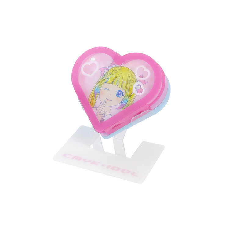 チャームをスタンドに置いて飾ることができます。-写真