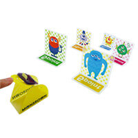 的を立てて、発射台にたまを置いて狙います。