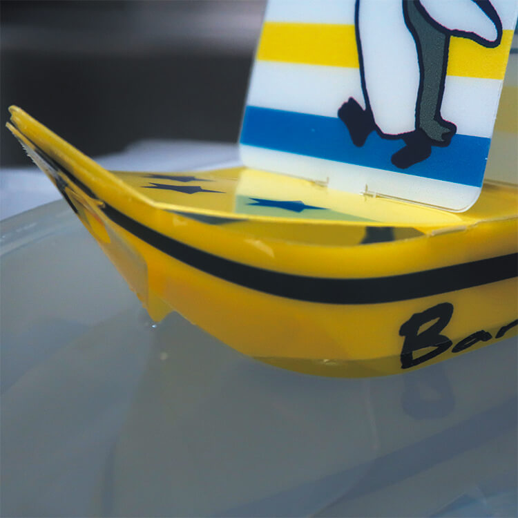 水に浮かせて遊ぶことが出来ます。