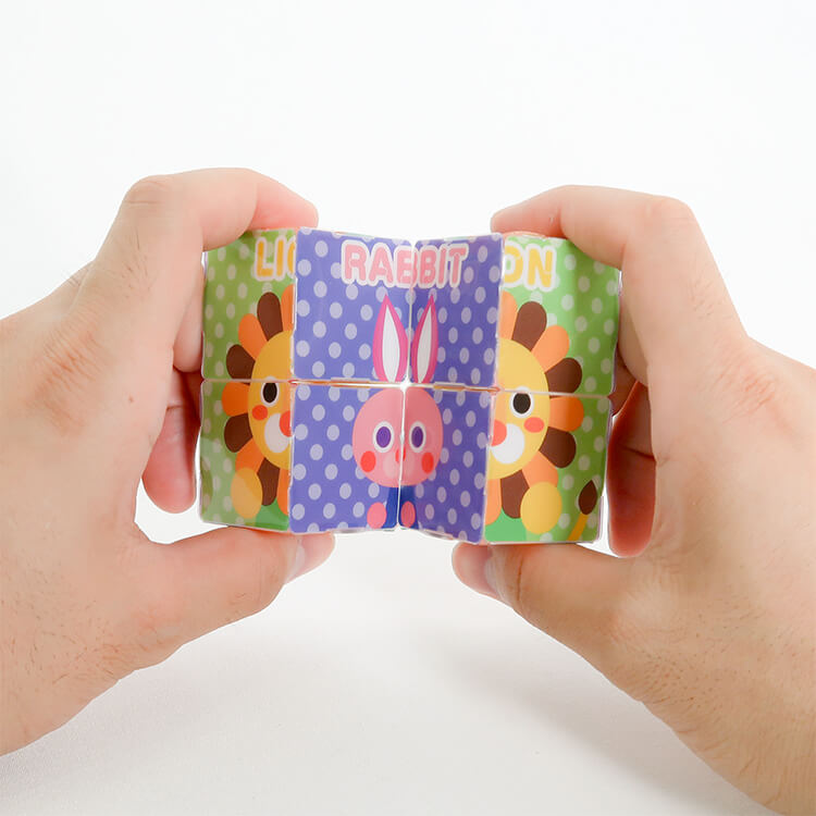 ブロックを展開していくと次々と違う絵柄があらわれます。