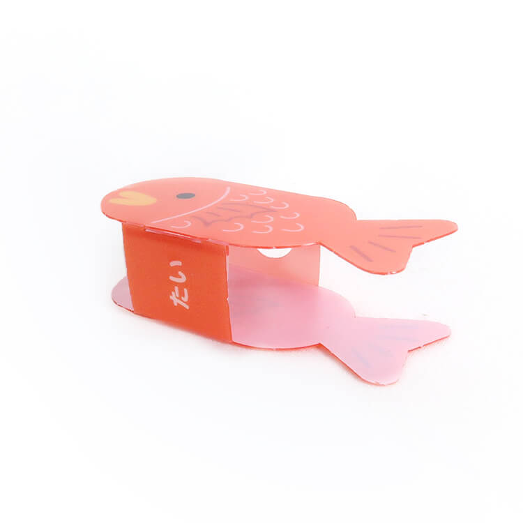 底面に魚の名前を入れることで、知育玩具になります。-写真