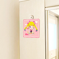 吸盤ステッカー(丸)-洗面台の扉に貼り付けたイメージサムネイル写真