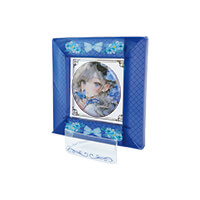 台紙にお手持ちの缶バッジをセットすることもできます。-サムネイル写真