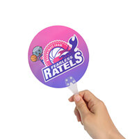 取っ手付きうちわ・中を手に持った-サムネイル写真