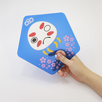 穴に指を通して使用できる型抜きタイプ