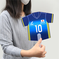 取っ手があり、しっかりとした扇ぎ心地です。