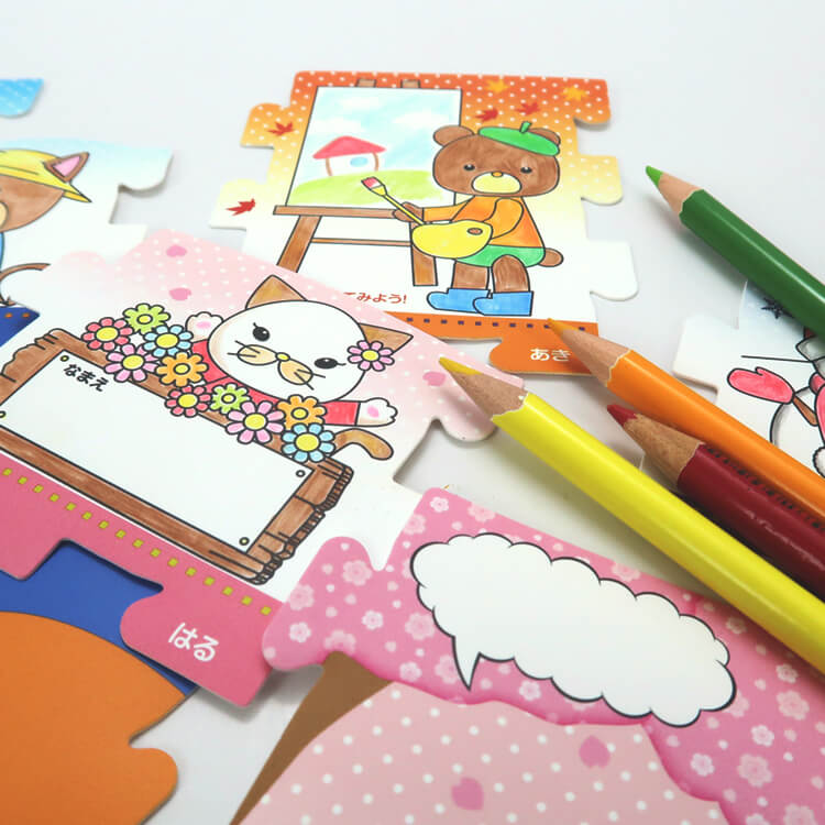 自分の好きな色で塗ったり、描いたりします。