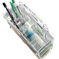 丈夫な仕切りでペンを仕分けることができます。