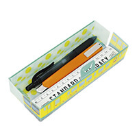 大きく開いて中身が見やすく取り出しやすい「ペントレイ」。