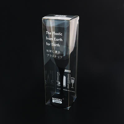 【写真】日精樹脂工業株式会社様のPLA100％パッケージ「NISSEI」デザインです。