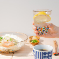 アデリア株式会社様_ネイルシール(22枚タイプ)「NEBUTA」-ネイルシール貼った手で津軽びいどろのグラスを持つ-サムネイル写真