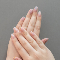 アデリア株式会社様_ネイルシール(22枚タイプ)「さくらさくら」-ネイルシール貼った女性の手-サムネイル写真