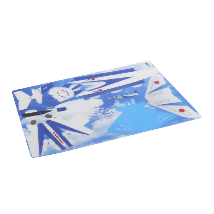 川重岐阜サービス株式会社様_PPクラフト 飛ばせる飛行機「航空自衛隊 T-4 ブルーインパルス」-シート-写真