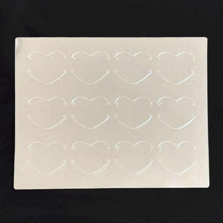 株式会社アパイシュナール様_バッジ装着シート-シートのみ-写真