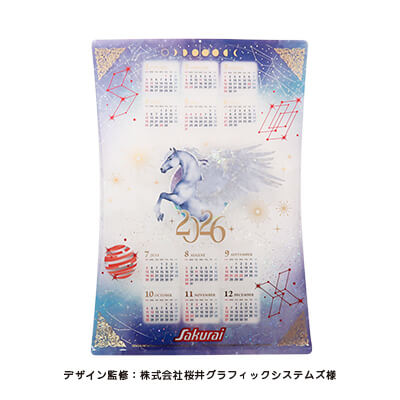 【写真】株式会社桜井グラフィックシステムズ様の箔押しカレンダー「2026年」デザインです。